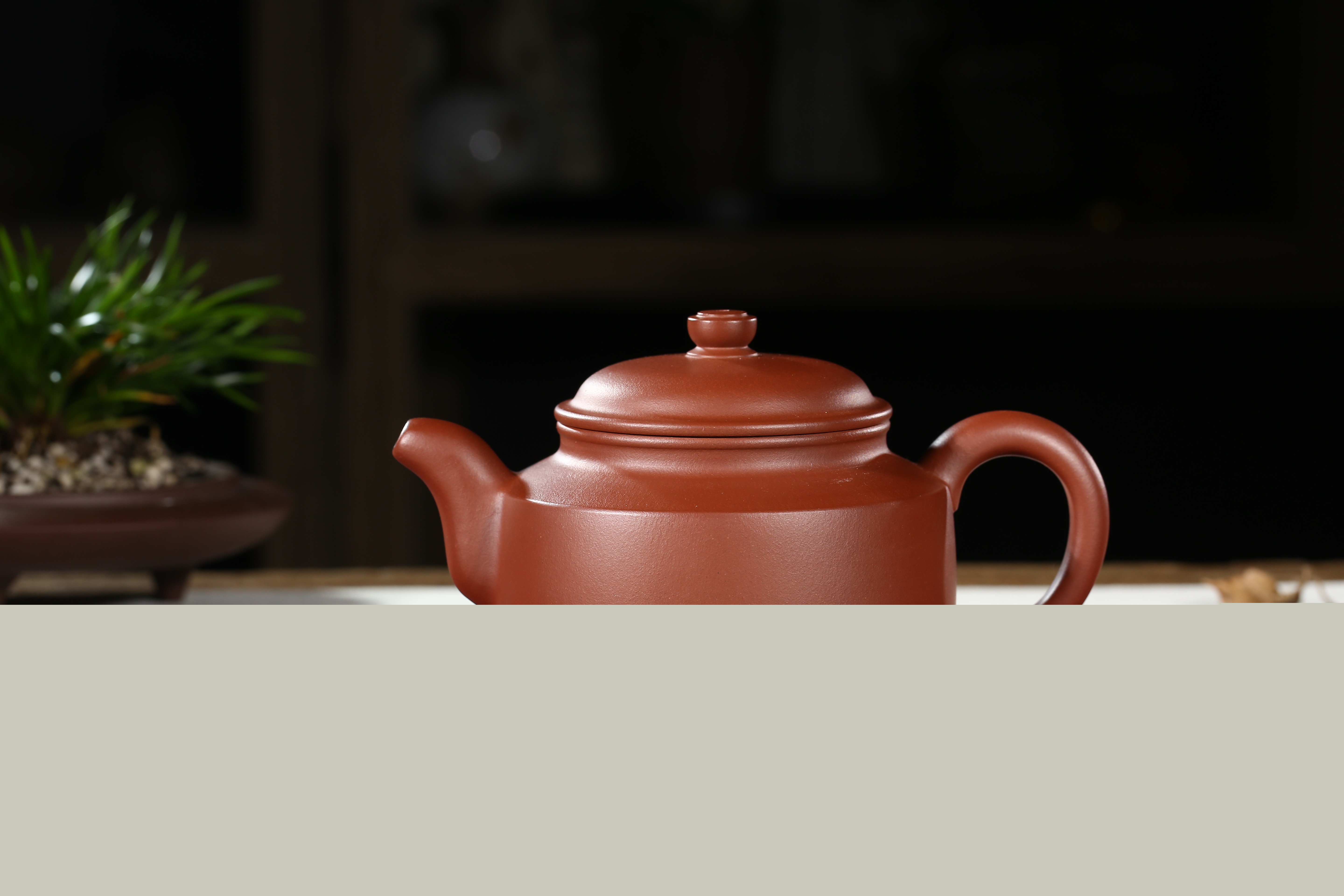 品茶先品壺——金槽和碾沉香末，冰碗輕涵翠縷煙
